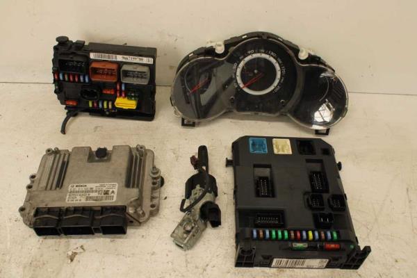 BOITIER COMPLET CITROEN C3 1.4HDI 2010 ( BOITIERS + COMPTEUR + CONTACTEUR + BOITE A FUSIBLES) - Vue 1